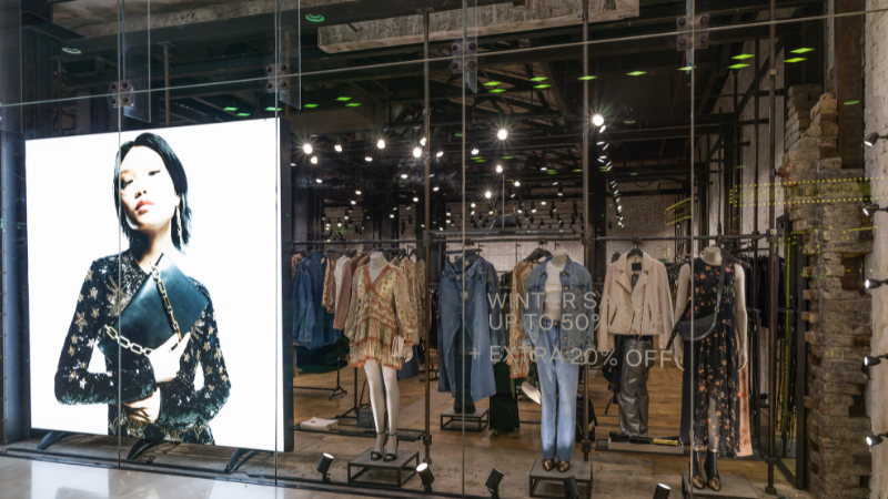 Retail showroom digital signage and presentation